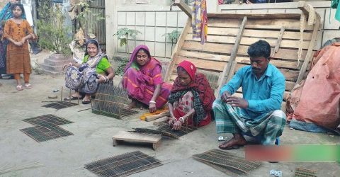 ‘পারন’ বিক্রি করে জীবিকা নির্বাহ