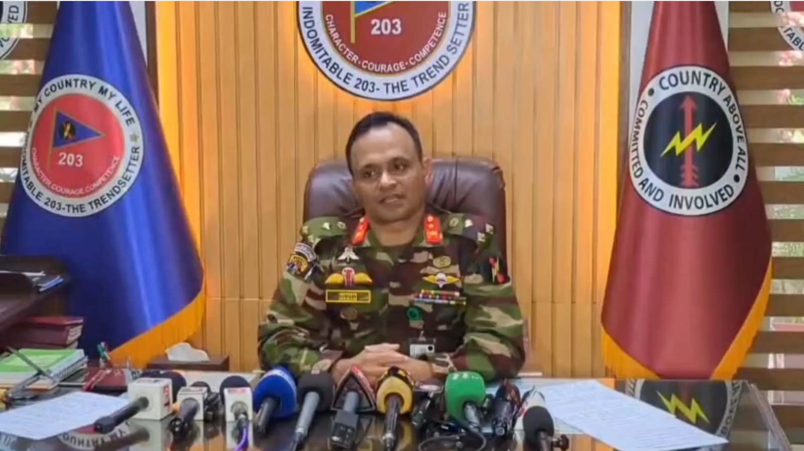 খাগড়াছড়িতে অবরোধে চতুর্থদিনেও ১৪৪ ধারা বহাল সেনাবাহিনীর প্রেসব্রিফিংকালে ইউপিডিএফকে দায়ী করলেন-রিজিয়ন কমান্ডার