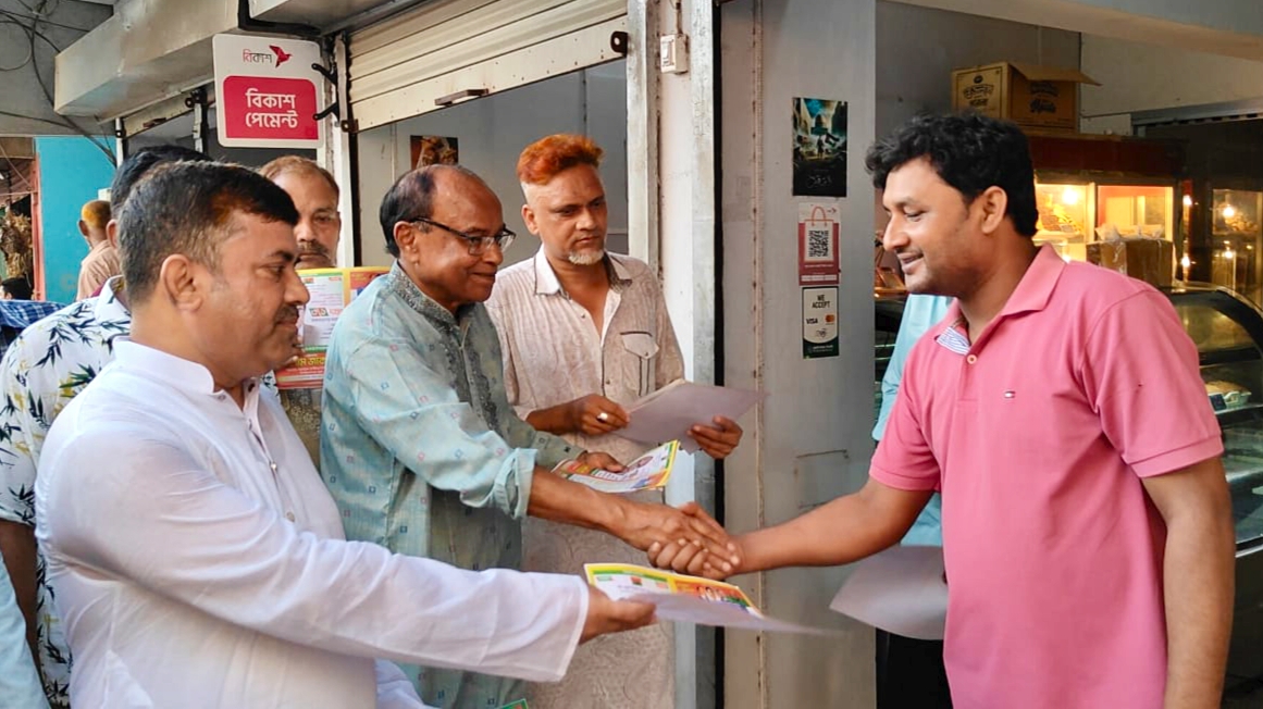 বিএনপির ৩১ দফা বাস্তবায়নের লক্ষ্যে চাঁপাইনবাবগঞ্জে লিফলেট বিতরণ কর্মসূচি পালিত