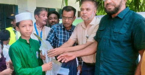 ফটিকছড়িতে ‘গ্রীণ চট্টগ্রাম এ্যালায়েন্সে’ উদ্যোগে শিক্ষার্থীদের মাঝে চারা বিতরণ 