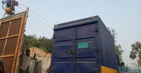 আঞ্চলিক সড়কের পয়েন্টে পয়েন্টে চোরাই তেলের দোকান, ক্ষতিগ্রস্ত হচ্ছে গাড়ির মালিক ও প্রতিষ্ঠান