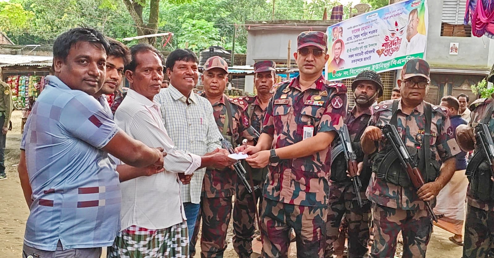 চাঁপাইনবাবগঞ্জ সীমান্তের ৫৯ বিজিবি দুর্গাপূজায় নিরাপত্তায় ৬ প্লাটুন বিজিবি মোতায়েন