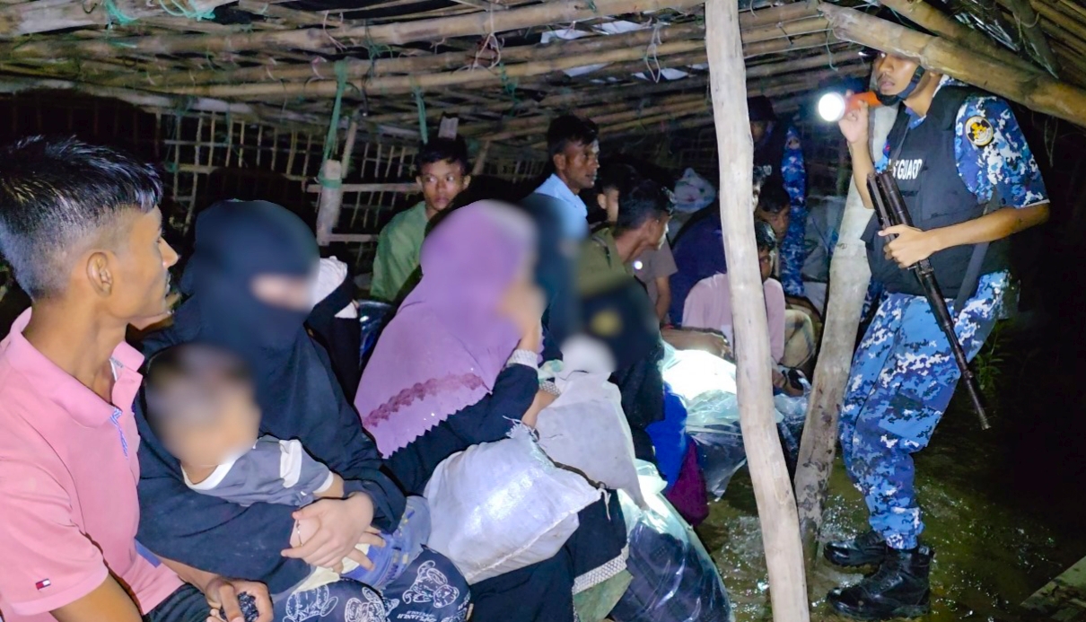 টেকনাফের গহীন পাহাড়ে বন্দী থাকা নারী ও শিশুসহ ২১ জনকে উদ্ধার