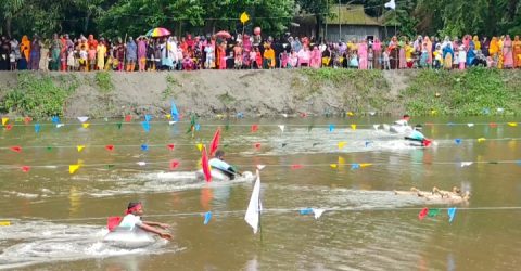 গোপালপুরে উৎসবমুখর পরিবেশে পাতিল বাইচ অনুষ্ঠিত
