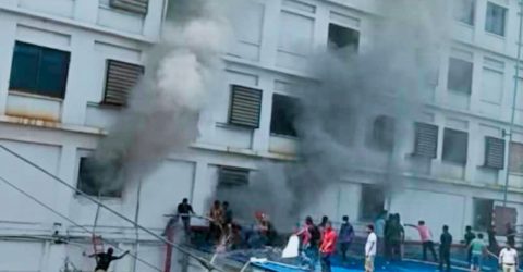 আশুলিয়ায় পোশাক কারখানায় ভয়াবহ অগ্নিকান্ড