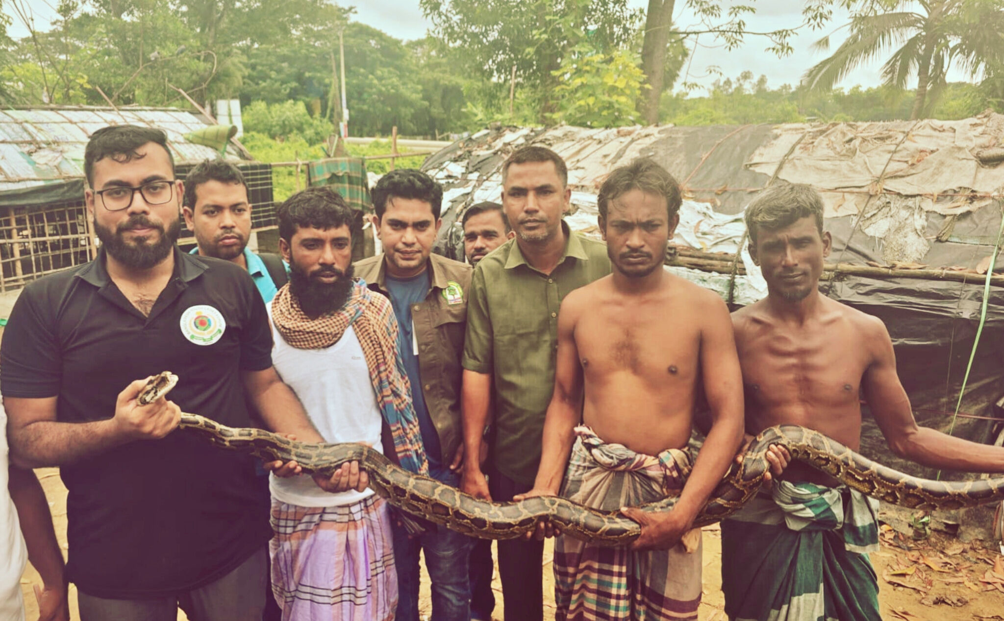 চট্টগ্রামের লোকালয়ে অজগর সাপ উদ্ধার, বনায়নে অবমুক্ত”