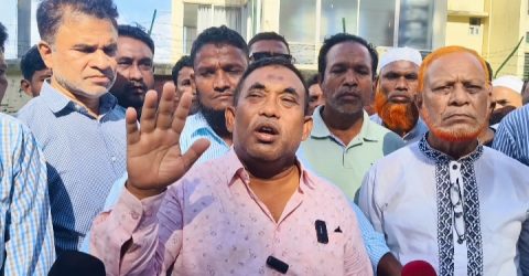 টেকনাফে স্থলবন্দর সচল করার দাবিতে প্রতিবাদ ও মানববন্ধন অনুষ্ঠিত