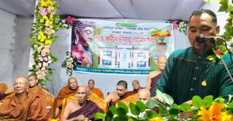চট্টগ্রামে বৌদ্ধ বিহারে দানোত্তম শুভ কঠিন চীবর দানোৎসব উদযাপিত