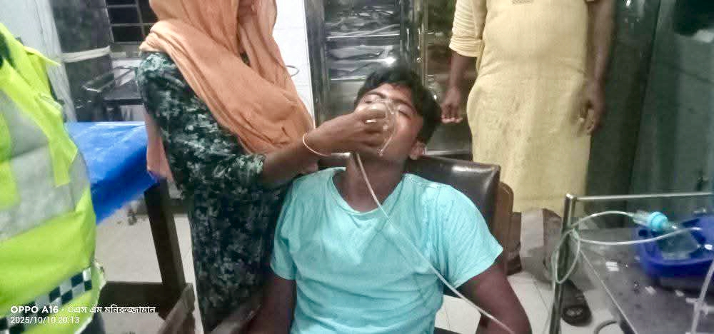 ভুরুঙ্গামারীতে পবিত্র কোরআন অবমাননা: অভিযুক্ত যুবকের বাড়ি ঘেরাও