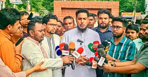 সেনাবাহিনীর মর্যাদাকে যারা ক্ষুন্ন করছে তাদের দ্রুত গ্রেপ্তার করতে হবে- আখতার