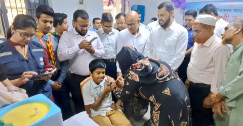 চাঁপাইনবাবগঞ্জে টাইফয়েড টিকাদান ক্যাম্পেইন শুরু