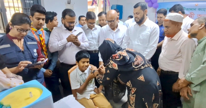 চাঁপাইনবাবগঞ্জে টাইফয়েড টিকাদান ক্যাম্পেইন শুরু