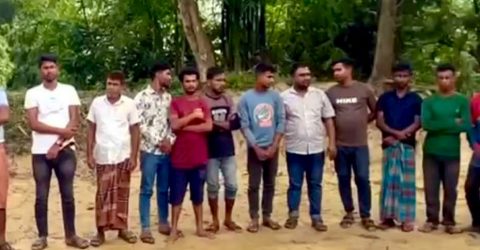 চুনারুঘাটে সিলিকা বালু উত্তোলনের সময় আটক- ১৪