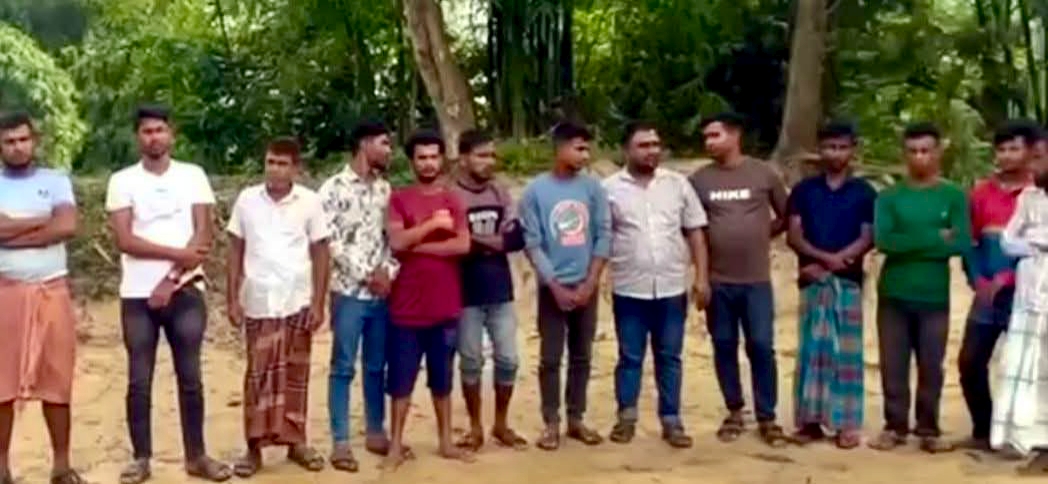 চুনারুঘাটে সিলিকা বালু উত্তোলনের সময় আটক- ১৪