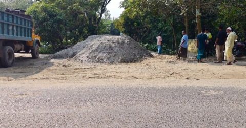 ৫০ লাখ টাকা চাঁদা না দেয়ায় রাস্তা বন্ধ করে দেয়ার অভিযোগ বিএনপি নেতাদের বিরুদ্ধে