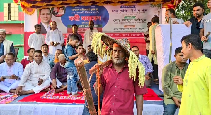 শেখ হাসিনা পালাই না,কিন্তু তিনিই প্রথম পালিয়েছিলেন”— আজিম উদ্দিন খান