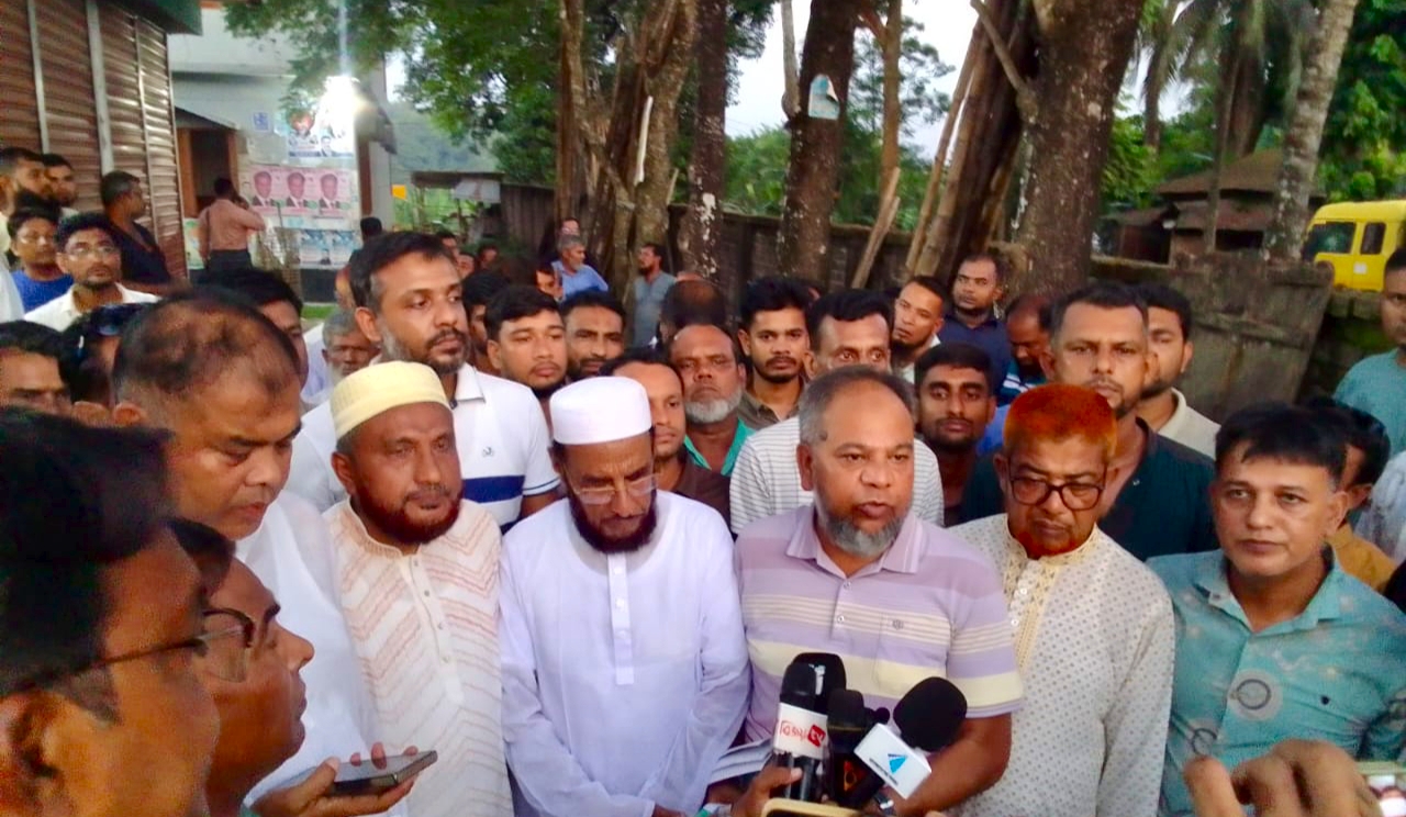 শ্রীপুরে তারেক রহমানের ৩১দফা বাস্তবায়নে বিএনপি”র লিফলেট বিতরণ