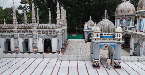 ৯৮ বছর ধরে ২৪ ঘন্টাই কোরআন তেলাওয়াত চলছে মসজিদে