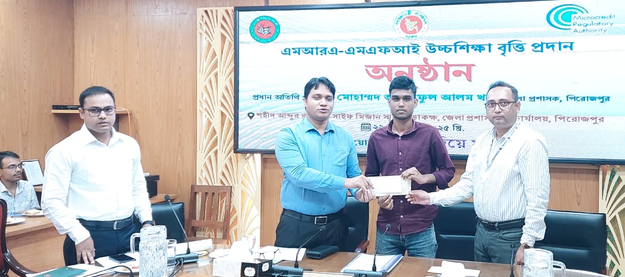 অসচ্ছল মেধাবী শিক্ষার্থীদের উচ্চশিক্ষা বৃত্তি প্রদান ‘ডাক দিয়ে যাই’