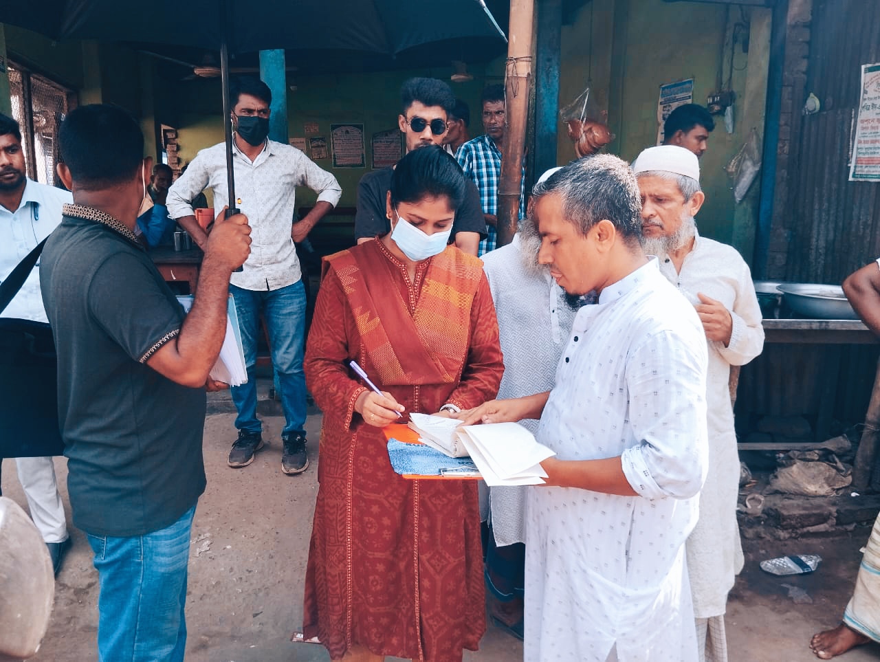 অবৈধ পার্কিং-ট্রাফিক আইন লঙ্ঘনের দায়ে ভ্রাম্যমাণ আদালতে ১০জনকে জরিমানা