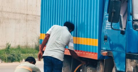 গাজীপুরে ফের সক্রিয় চোরাই তেলের সিন্ডিকেট: দিনে রাতে চলছে তেল নামানোর কারসাজি’