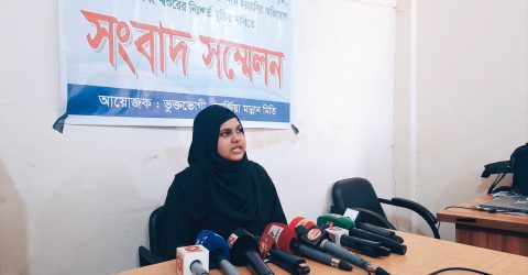 সংসার বাঁচাতে বাবার বিরুদ্ধে সংবাদ সম্মেলন করলেন মেয়ে!