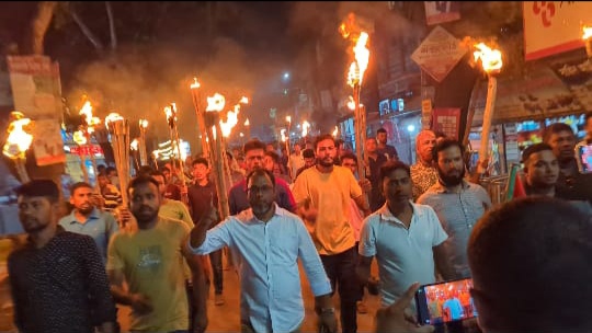 আলফাডাঙ্গায় পকেট কমিটি বাতিলের দাবিতে বিএনপির মশাল মিছিল