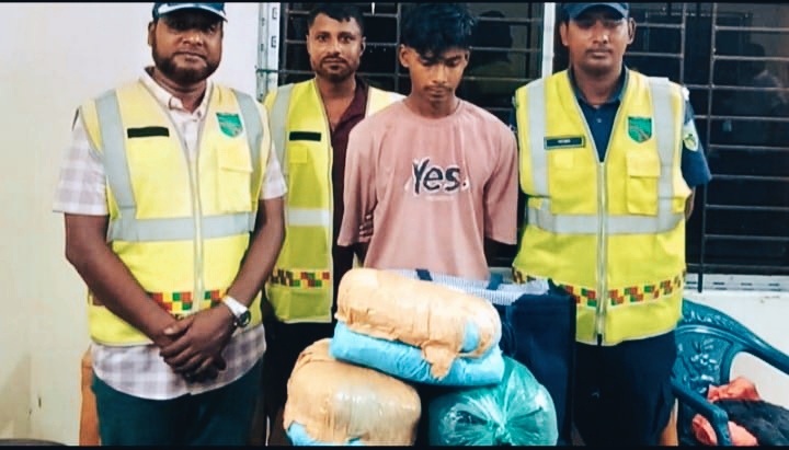 কুমিল্লায় হাইওয়ে থানার অভিযানে ৬ কেজি গাঁজাসহ কারবারি আটক 