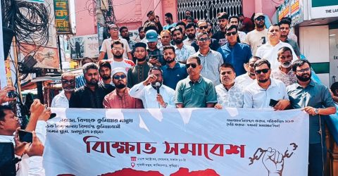 দীর্ঘদিনের যানজটে অতিষ্ঠ কুমিল্লাবাসী, রাস্তায় বিক্ষোভ