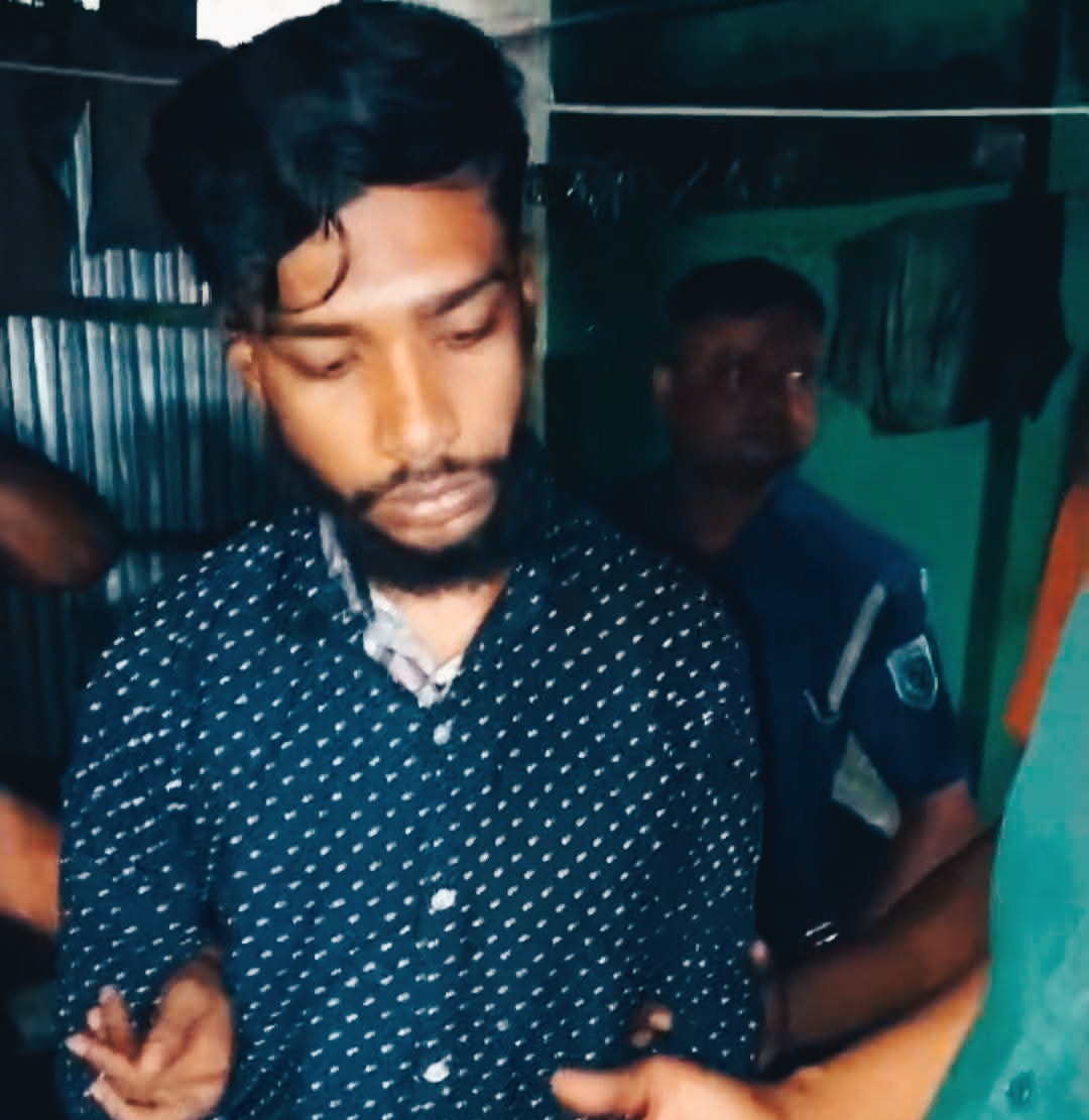 ব্ল্যাকমেইল কাণ্ডে রাজারহাটে তোলপাড়, নুসরাত জাহান কলির অভিযোগে যুবক আটক