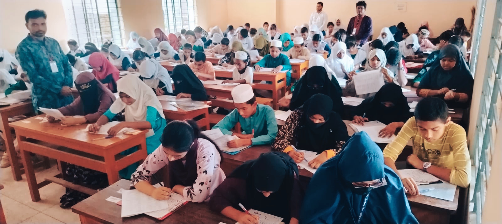 ভোলায় উৎসবমুখর পরিবেশে কিশোরকণ্ঠ মেধাবৃত্তি পরীক্ষা সম্পন্ন