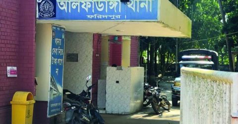 প্রতিপক্ষের হামলা: হাতুড়ির আঘাতে রক্তাক্ত স্বামী-স্ত্রী!