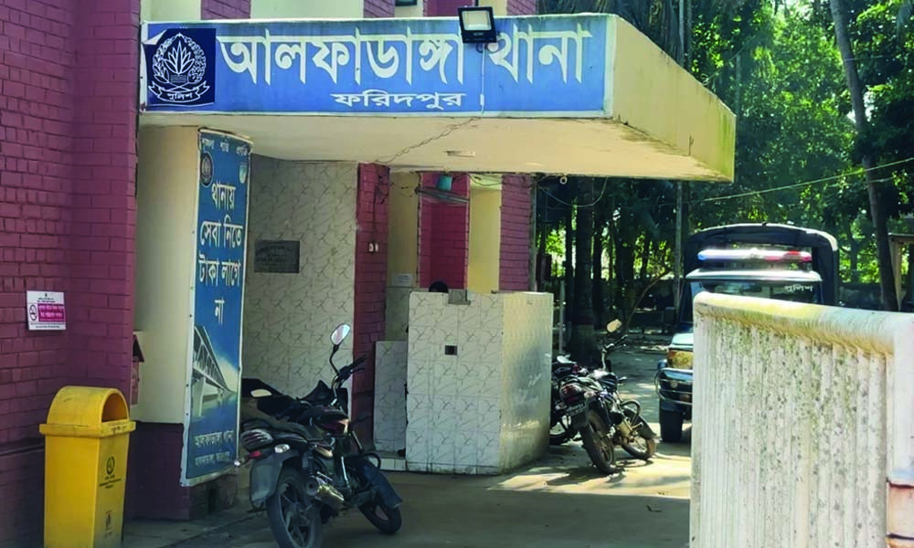 প্রতিপক্ষের হামলা: হাতুড়ির আঘাতে রক্তাক্ত স্বামী-স্ত্রী!