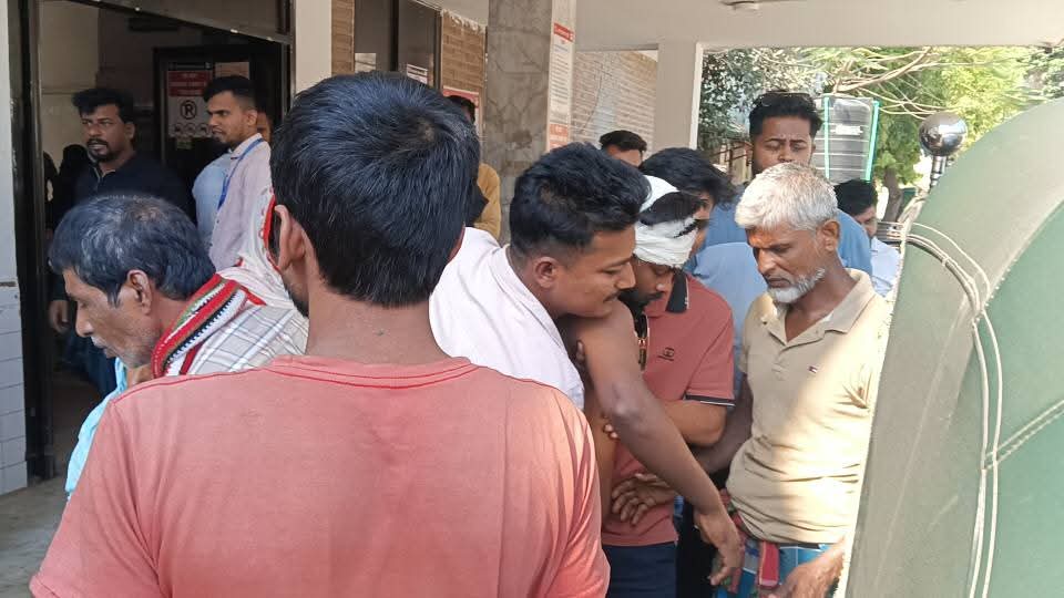 নরসিংদীর জজ কোর্টে হাজিরা দিতে এসে রক্তাক্ত ছাত্রদল নেতা