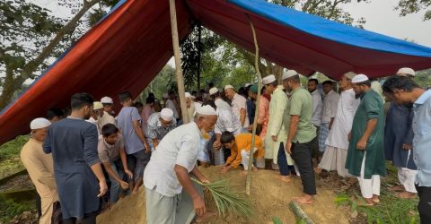 স্ত্রী সন্তান হারিয়ে নিঃস্ব দুই পরিবার ,চৌদ্দগ্রামে ৫ নারীর দাফন সম্পন্ন