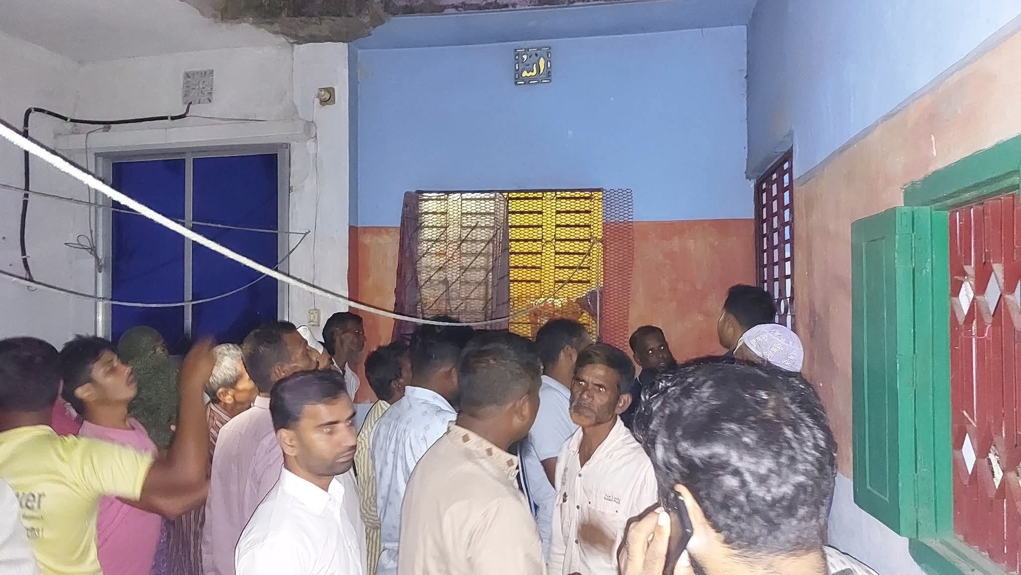 স্ত্রীর কাছে চিঠি লিখে স্বামীর আত্মহত্যা  