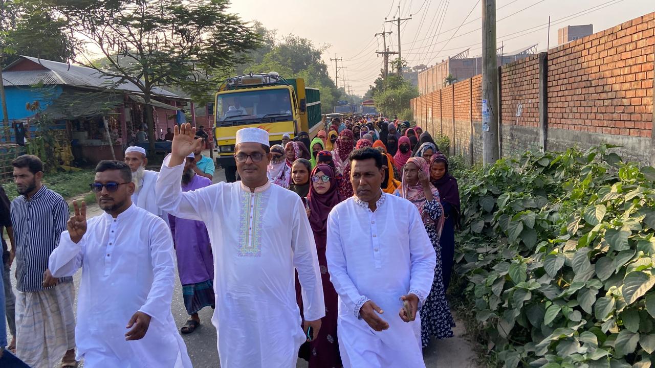 শ্রীপুরে গ্রাম্য বৈঠকে আফাজ উদ্দিন মোল্লার নেতৃত্বে বিশাল মিছিল