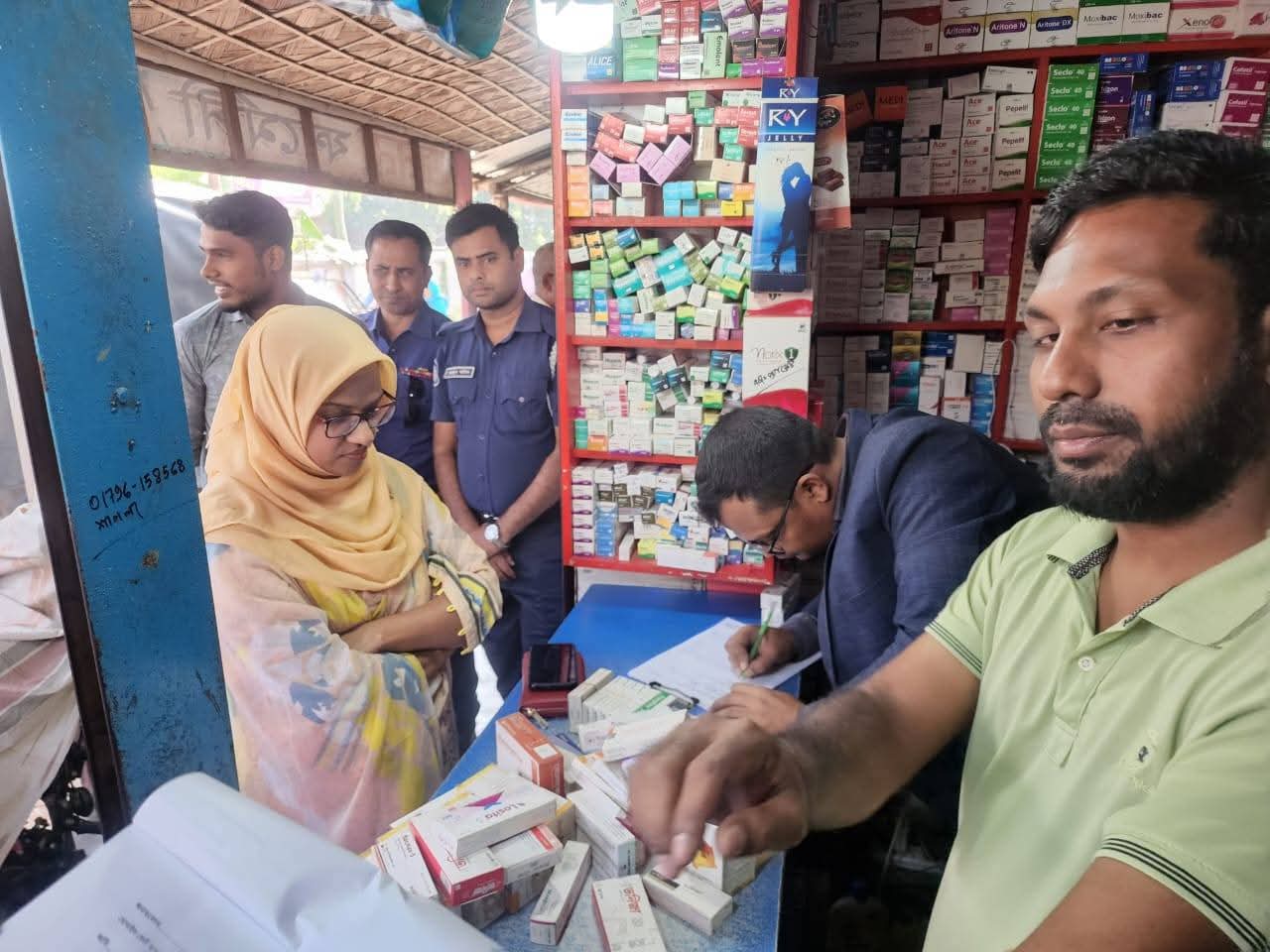 বাঘায় তিন ফার্মেসিতে যৌথ অভিযানে অর্থদন্ড!