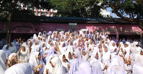 বেগমগঞ্জে ছাত্রী শ্লীলতাহানির অভিযোগে শিক্ষার্থীদের বিক্ষোভ ও সড়ক অবরোধ