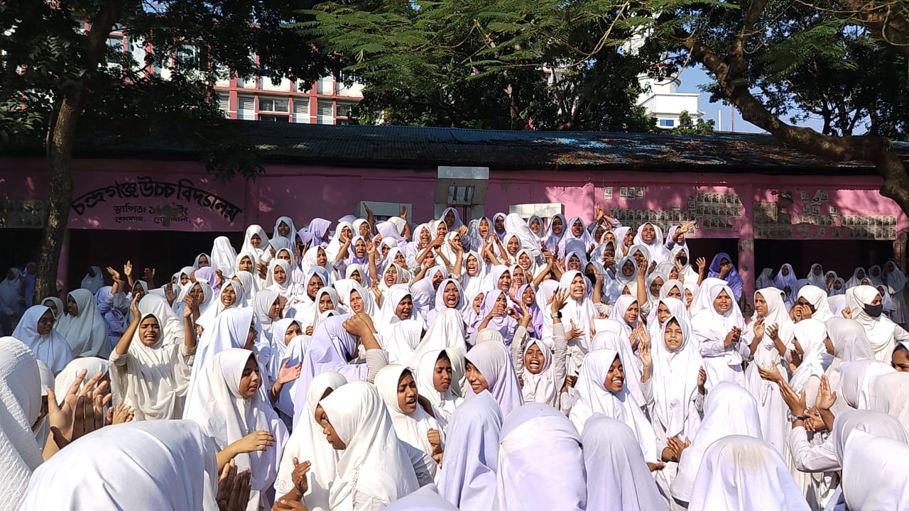বেগমগঞ্জে ছাত্রী শ্লীলতাহানির অভিযোগে শিক্ষার্থীদের বিক্ষোভ ও সড়ক অবরোধ