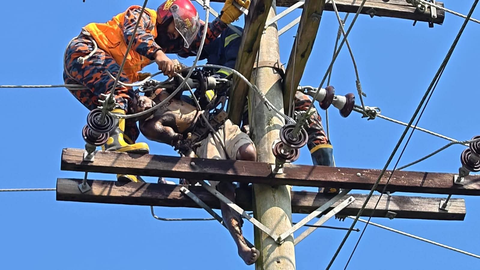 ফকিরহাটে বিদ্যুত পিষ্ট হয়ে বিদ্যুৎ শ্রমিক নিহত