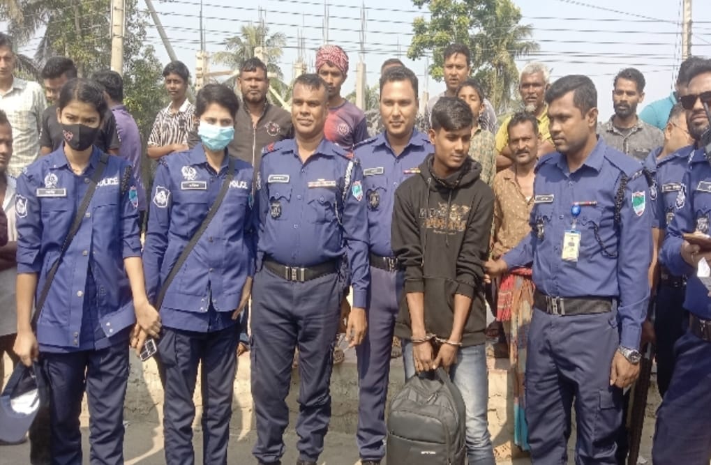 নড়াইল ঢাকাগামী এসপি গোল্ডেন পরিবহনে অভিযানে বিদেশী মদসহ আটক-১