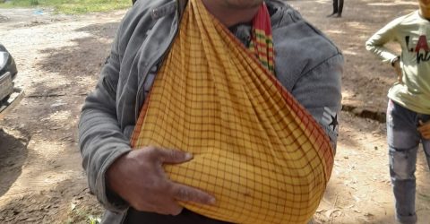 ধামরাইয়ে ডাকাতি সন্দেহে যুবককে আটক, হাত-পা বেঁধে গণপিটুনি