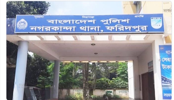 বাবার মোটরসাইকেল থেকে ছিটকে ট্রাকের নিচে ৮ বছরের শিশুর মর্মান্তিক মৃত্যু