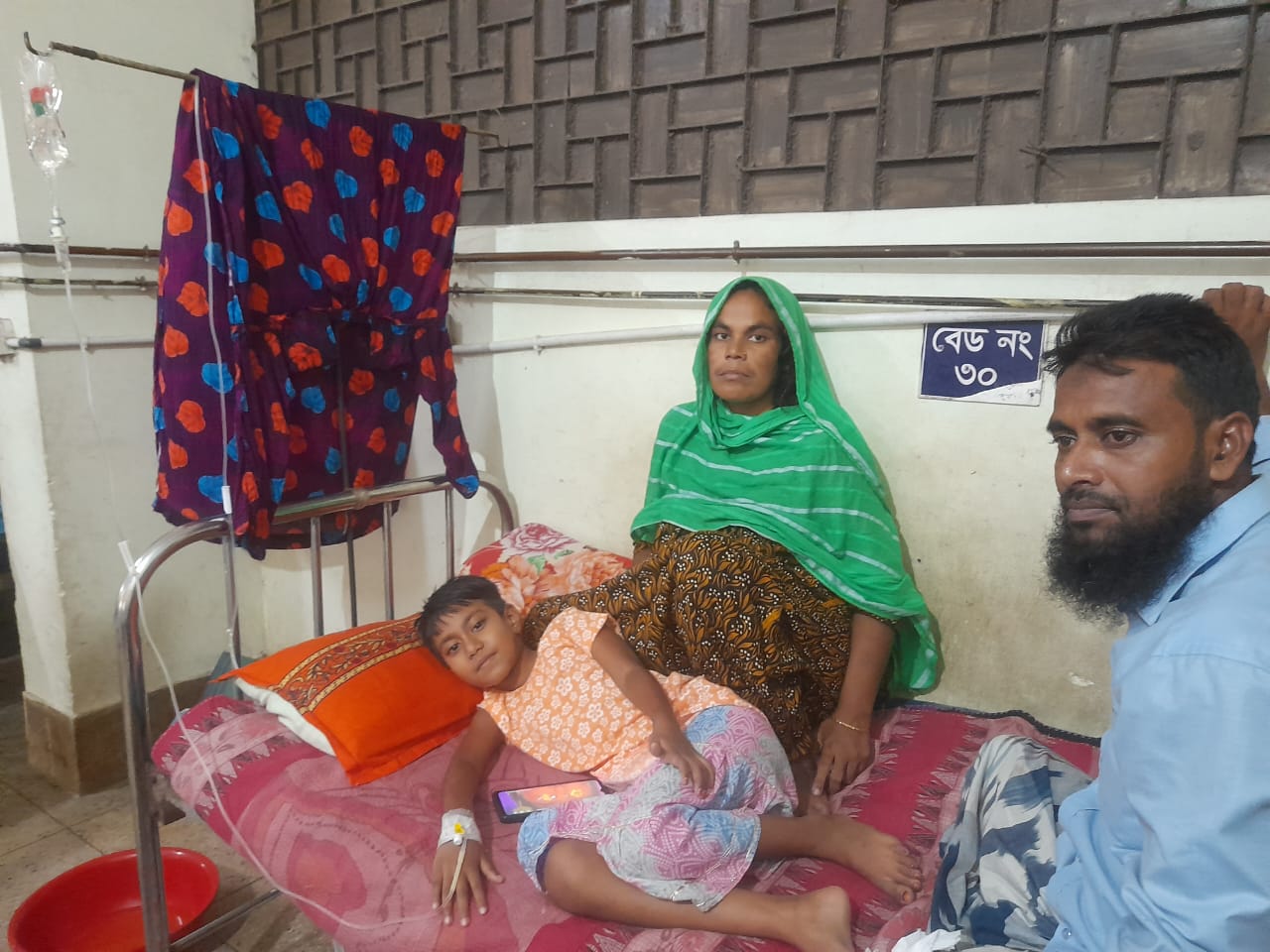 ভাঙ্গুড়ায় ক্যান্সারে আক্রান্ত ৭ বছরের নুসরাত: চিকিৎসা ব্যয়ে দিশেহারা বাবা