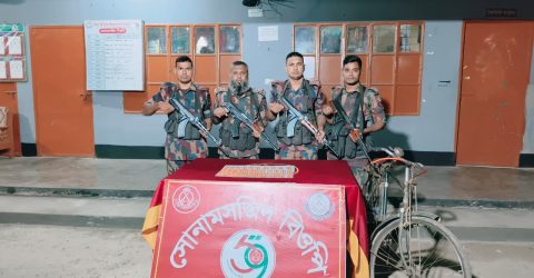 সোনামসজিদে বিজিবির হানা: অর্ধ হাজার নেশা ট্যাবলেট জব্দ