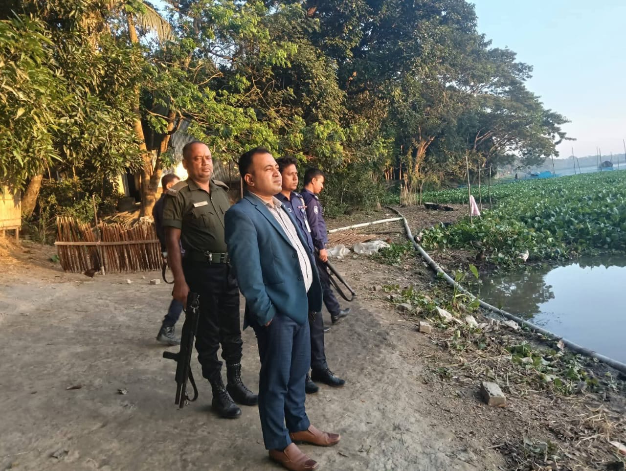 ফরিদপুরে ভ্রাম্যমান আদালতের অভিযান: বালু উত্তোলনের সময় দুটি ড্রেজার মেশিন ধ্বংস’