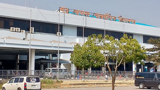 রানওয়েতে শিয়াল! শাহ আমানতে ২৬ মিনিট বন্ধ উড়োজাহাজ চলাচল