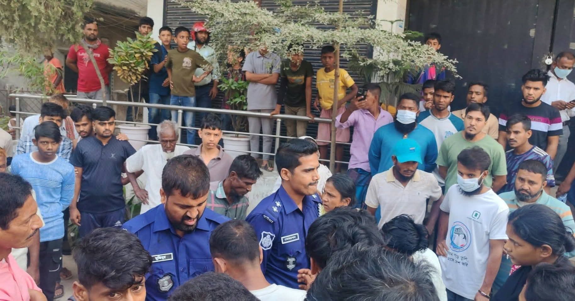 কুমিল্লায় পুলিশের ওপর মাদক ব্যবসায়ীদের হামলায় তিন পুলিশ সদস্য আহত 