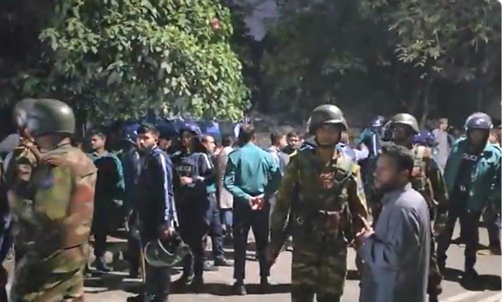 ঢাকা আলিয়ায় দফায় দফায় সংঘর্ষ-উত্তেজনা, সেনা মোতায়েন